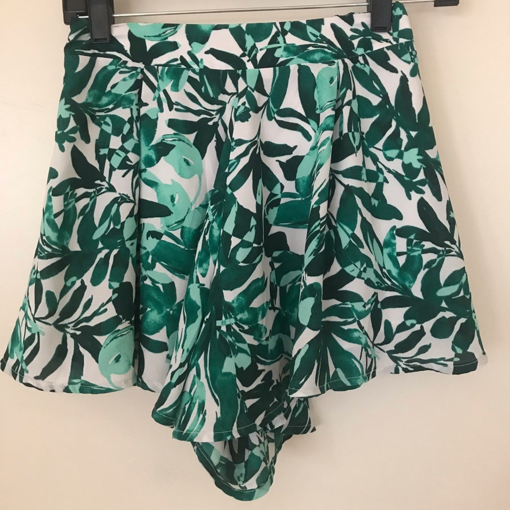 Vestique High Waisted Floral Shorts